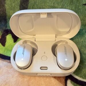 New BOSE QCEarbuds headphones AirPods wireless Bluetooth earbuds electronics